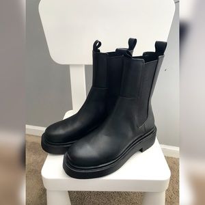 Platform High Combat Boot size 38/US 7